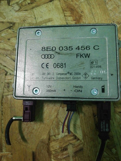 8e0035456c Усилитель антенны Audi A6 C6(2004-2011) 2006