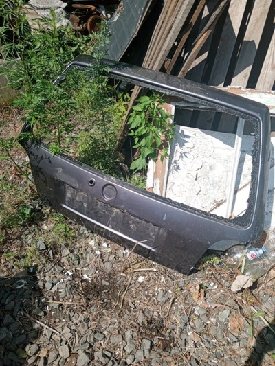 1H6827025J дверь багажника Volkswagen Golf 3