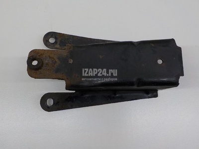 B32H34870A Кронштейн передней балки Mazda Premacy (CP) (1999 - 2004)