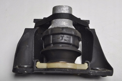 31686885 volvo s60 iii v60 ii 2.0 d4 лапа подушка двигателя