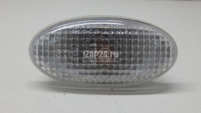GJ6A51120C Повторитель на крыло белый Mazda Mazda 3 (BK) (2002 - 2009)