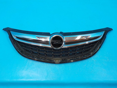13360826 Решетка радиатора OPEL Zafira C 2013-2019