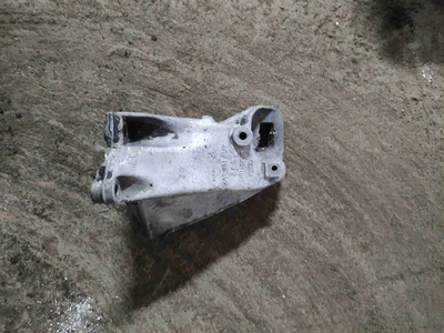 8a0199307b Кронштейн двигателя Audi 80 B4 1993