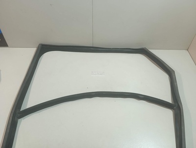 LR056335 Уплотнитель стекла двери Land Rover Range Rover Sport 2013