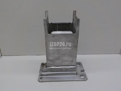 8R0807133 Кронштейн усилителя переднего бампера левый VAG Macan 2013