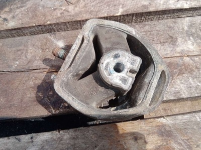 8D0399151H Подушка крепления кпп Volkswagen Transporter T4 1992