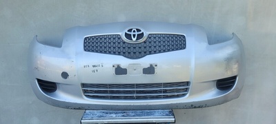 0509 бампер переднего toyota yaris ii 06 - 09 цвет 1e7