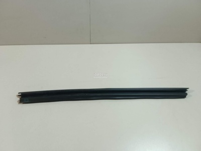 823307765R Уплотнитель (внутри) Renault Arkana 2019