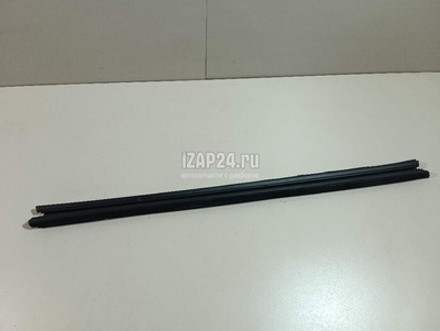 803305537R Уплотнитель (внутри) Renault Arkana 2019