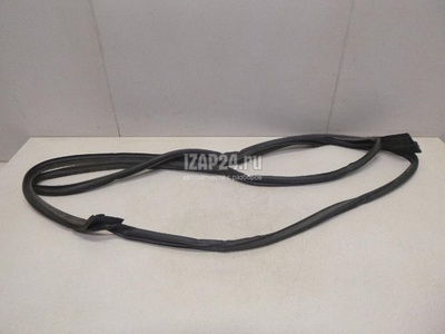4L0837440B Уплотнитель стекла двери VAG Q7 [4L] (2005 - 2015)