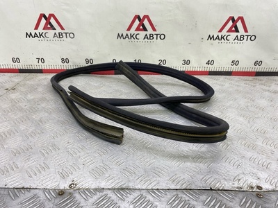 A2026970751 Б/У уплотнительная резинка дверного проема Mercedes-Benz C-Class W202 1997 , <strong>-Б/У Детали сняты с АВТОМОБИЛЯ</strong>