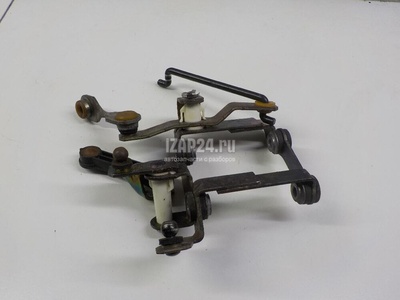 1J0711729F Кронштейн тяги КПП VAG A3 (8L1) (1996 - 2003)
