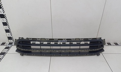 5C6853677Q Решётка переднего бампера центральная Volkswagen Jetta 6 Restail