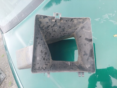 8E0117335K AUDI A4 B7 KIEROWNICA POWIETRZA LEWA