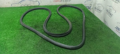 7l0867367e уплотнитель двери VW Touareg 2002-2010