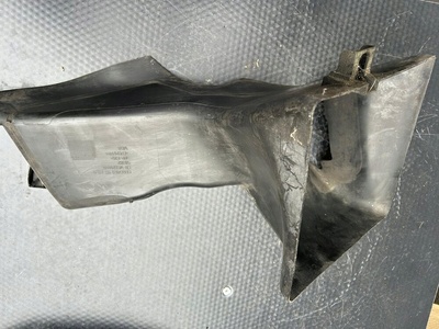 LEWAA4 AUDI A4 B7 KIEROWNICA WLOT POWIETRZA LEWA 8E0117335N