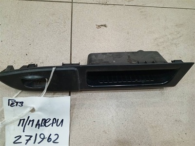 827311C100WK Накладка блока управления стеклоподъемниками передняя правая Hyundai Getz 2002-2010 2006