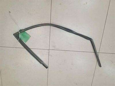 825401C000 Уплотнитель стекла двери передней правой Hyundai Getz 2002-2010 2006