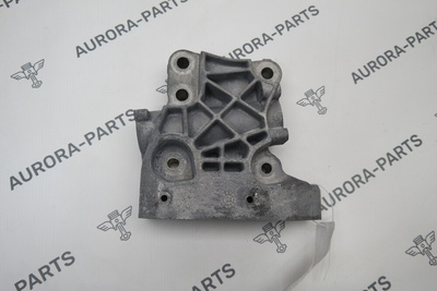 GJ326030AA Кронштейн двигателя справа Land Rover Discovery Sport L550 2014