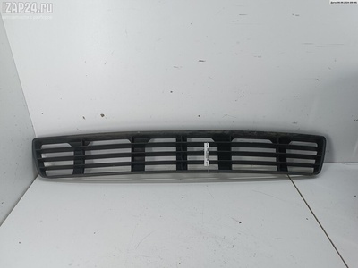 8D0807683 Решетка (заглушка) в бампер Перед. Audi A4 B5 (1994-2001) 1997