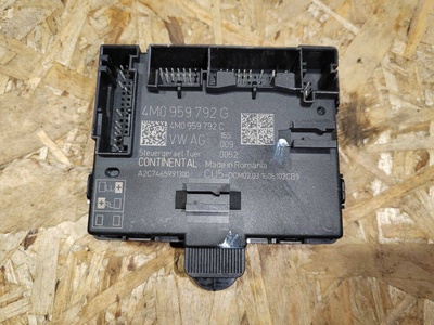 4M0959792G Блок управления двери Audi A4 B9 2016