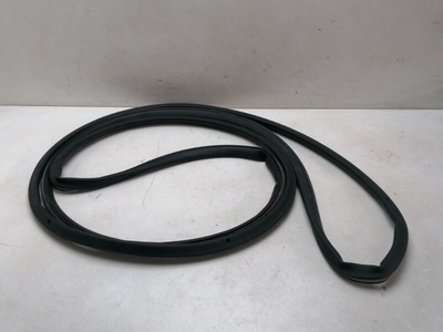 7P0837911A Уплотнитель двери Volkswagen Touareg 2 NF