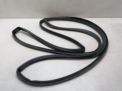 7P0837911A Уплотнитель двери Volkswagen Touareg 2 NF