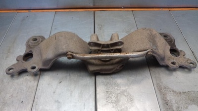 8E0399263AB Кронштейн КПП Audi A4 B7 2005