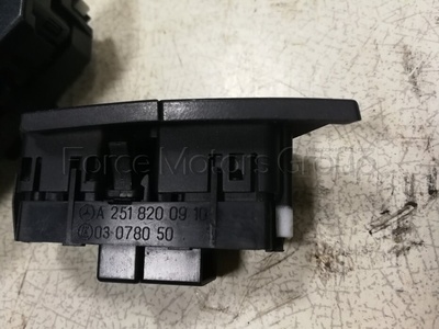A2518200910 Кнопка управления дверями Мерседес (2449) MERCEDES BENZ M-Class|GL-Class|R-Class W164|X164|W251 2006