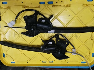 A2128203042 Направляющая шторки багажника мерседес 212 правая (81K11) MERCEDES BENZ E-Class W212 2010