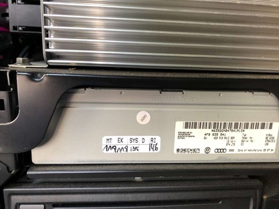 4F0035541C Блок радио Audi A6 C6 (S6,RS6) 2004
