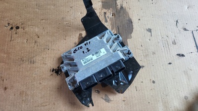 237101907R clio iii 1.2b блок управления двигателя экю s180042157