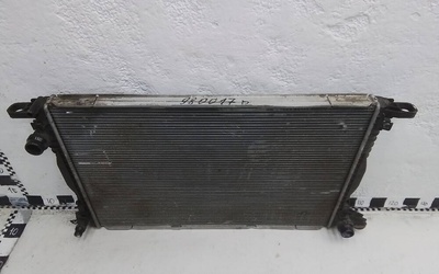 8W0121251AB Радиатор охлаждения двигателя Audi Q7 2