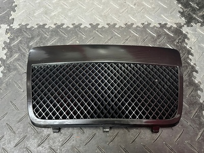 420807925A audi r8 420 решётка бампера заднего рамка