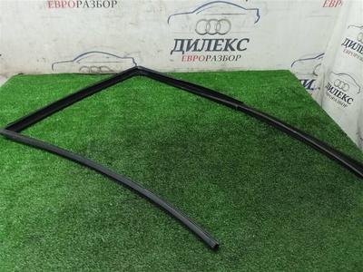30762959 уплотнитель стекла двери Volvo XC90 2002 > 2004