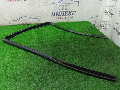 30762958 уплотнитель стекла двери Volvo XC90 2002 > 2004