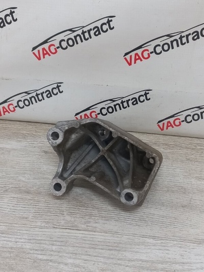 5Q0199117A Кронштейн КПП Skoda Octavia 7 2019
