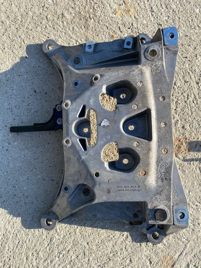 4K0399262J audi a6 c8 опора лапа кпп