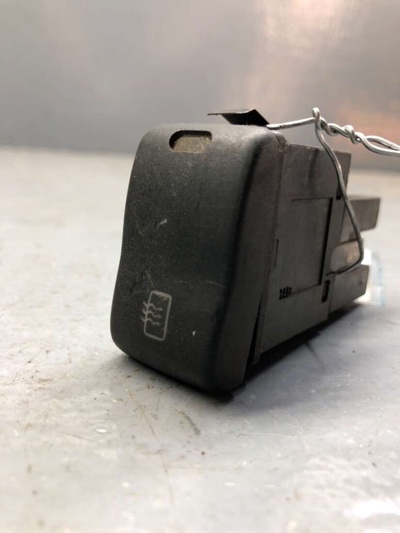357971837 Кнопка подогрева заднего стекла Volkswagen Multivan T4 1992