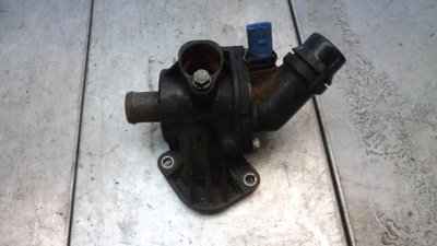 06B121111K Корпус термостата Audi A4 B6 2004