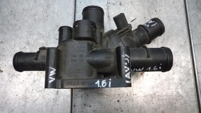06A121513 Корпус термостата Audi A3 8P 2005 , 06A121111