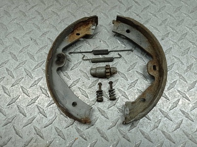 7P0698545 Колодки стояночного тормоза Volkswagen Touareg II (7P) 2010 - 2014 2014 ,