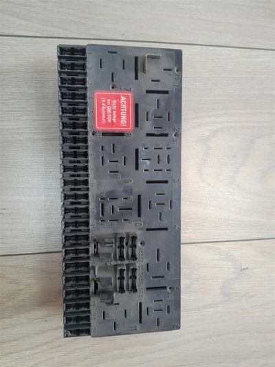 443941822B Блок предохранителей Audi 100 /200 (44) 1983-1991