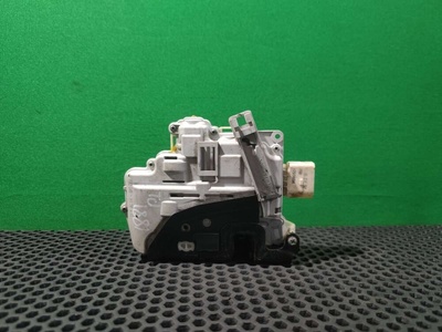 4F1837015E Замок двери передней левой Audi A6 C6 (S6,RS6) 2004 4F1 837 015 E