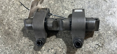 038443H Коромысло клапана (рокер) 1.9TDI 8V , ПАРА , С ОСЬЮ КОРОМЫСЕЛ. Skoda Octavia 2 (A5) 2007