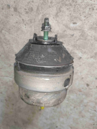 8D0199382L Подушка крепления двигателя Audi A4 B5(1994-2001) 2000