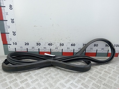1U9867367ELUJ Уплотнитель двери Skoda Octavia 1U (1996-2010) 2003 ,