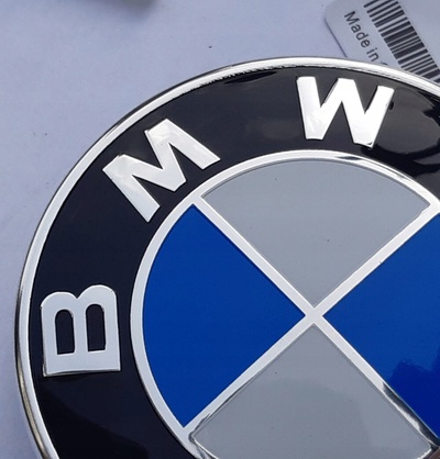 51148132375 Nowy ZNACZEK EMBLEMAT 82mm BMW E81 servis