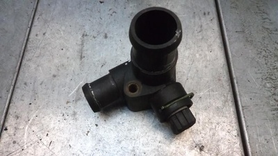 028121132A Фланец (тройник) системы охлаждения Audi 80 B4/8C 1996