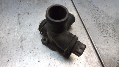 037121132B Фланец (тройник) системы охлаждения Audi 100 C4/4A 1994
